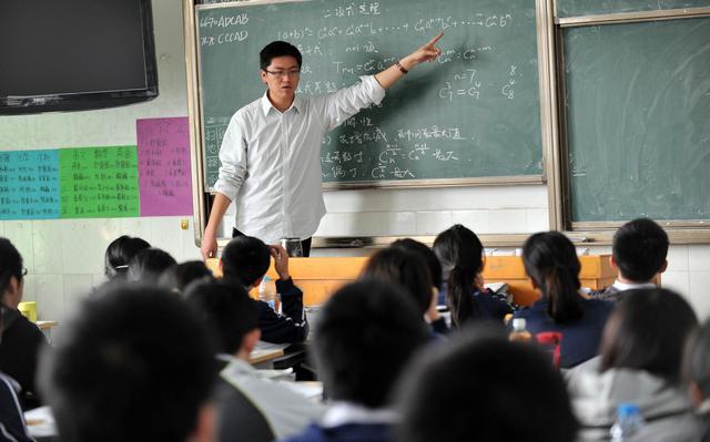 高三每天学到12点够吗？班主任劝诫：要拒绝无效勤奋！多做4事